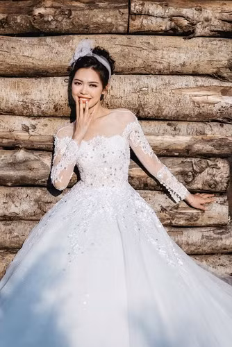 Bùi Thanh Hằng (sinh năm 1993, Hà Nội) từng là Hoa khôi Đại học Xây dựng năm 2011.