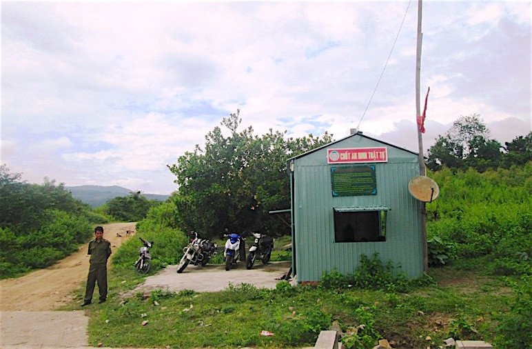 Mô hình “Làng tự quản gắn với chốt an ninh trật tự” tại 92 thôn, làng đã góp phần đảm bảo ANTT trên địa bàn. Ảnh: Hồng Thi Mô hình “Làng tự quản gắn với chốt an ninh trật tự” tại 92 thôn, làng đã góp phần đảm bảo ANTT trên địa bàn. Ảnh: Hồng Thi