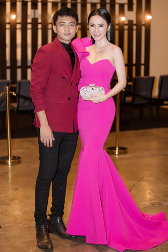 Hữu Vi tháp tùng Angela Phương Trinh giữa tin đồn hẹn hò.