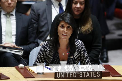 Đại sứ Mỹ tại LHQ Nikki Haley tại phiên họp của Hội đồng Bảo an LHQ ở New York, Mỹ.