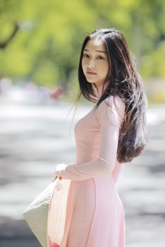 Cô cũng dành rất nhiều thời gian để tìm hiểu về văn hóa, ẩm thực quê mình.