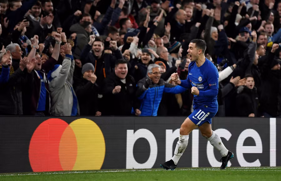  Niềm vui của Hazard sau khi ghi bàn gỡ hòa cho Chelsea. Ảnh: REUTERS