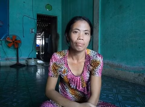 Chị Sự mẹ của cháu Huy cảm thấy buồn bã, lo lắng khi con mình bị mất tích.