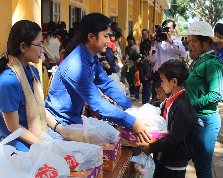 500 phần quà đã được đoàn thiện nguyện trao cho trẻ em của xã Ia Kreng. Ảnh: Ngọc Thu