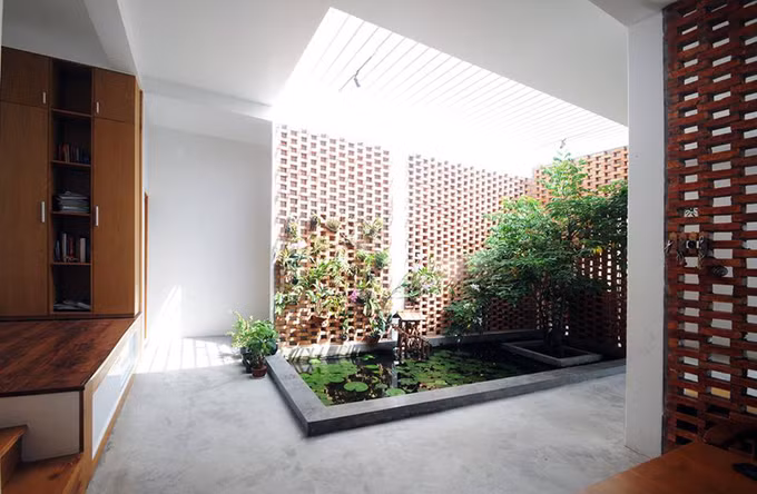 Khu vực này cũng là giếng trời lấy sáng giúp cho cây xanh có thể phát triển tốt. Khu vực này cũng là giếng trời lấy sáng giúp cho cây xanh có thể phát triển tốt.