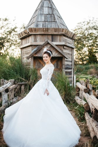 Phải 6 năm sau cuộc thi Hoa khôi, Thanh Hằng mới quyết định tham gia một cuộc thi nhan sắc khác là Hoa hậu Hoàn vũ Việt Nam. 