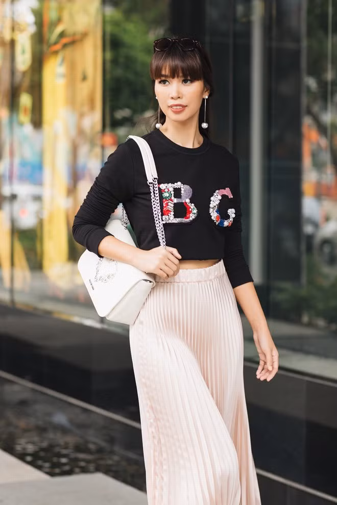 Siêu mẫu trung thành của phong cách thời trang gợi cảm, cá tính, không ngại thử nghiệm nhiều phong cách khác nhau, mà vẫn đảm bảo sự thanh lịch và không nhàm chán.