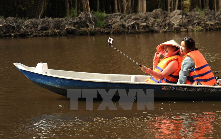  Làng nổi Tân Lập là một trong những khu du lịch sinh thái trọng điểm của tỉnh Long An và khu vực Đồng bằng sông Cửu Long thu hút đông khách đến tham quan, du lịch. 