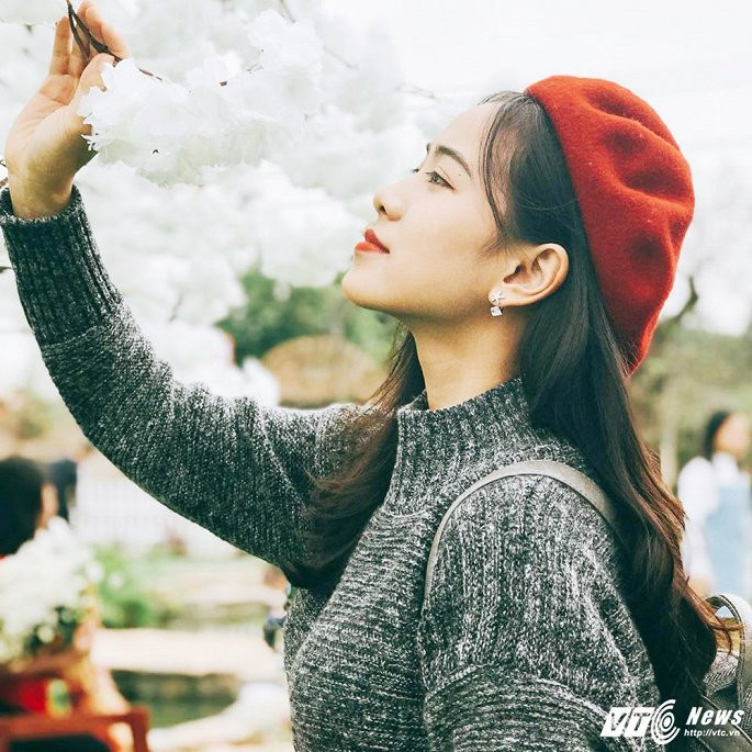 Hà My từng rất nhút nhát, không đủ dũng cảm khi đứng trước đám đông. Hà My từng rất nhút nhát, không đủ dũng cảm khi đứng trước đám đông.