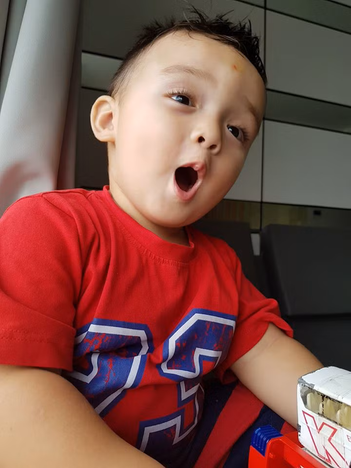  Biểu cảm dễ thương của em bé 3 tuổi