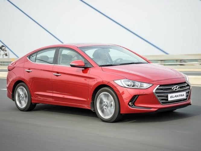 Hyundai Elantra giảm 80 triệu trong năm 2018.