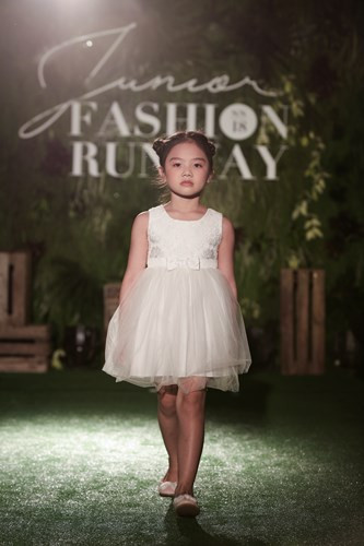 Junior Fashion Runway đã trở thành một sân chơi đầy bổ ích, nơi những tài năng như bé Diễm Quỳnh được làm quen, rèn luyện và có cơ hội toả sáng trên sàn diễn thời trang.