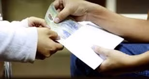 Ban Nội chính Tỉnh ủy chi trả cho 1 công dân cung cấp thông tin phục vụ công tác đấu tranh phòng-chống tham nhũng. (ảnh minh họa)