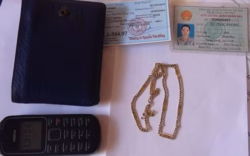 Sợi dây chuyền đối tượng giật của chị Hương