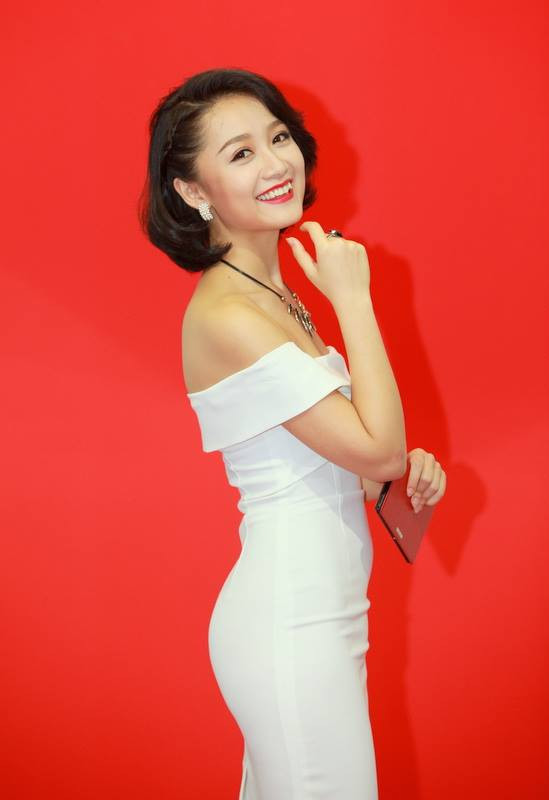 Chút hở vừa phải thôi, MC Thu Hà cũng đã vô cùng cuốn hút rồi. Chút hở vừa phải thôi, MC Thu Hà cũng đã vô cùng cuốn hút rồi.