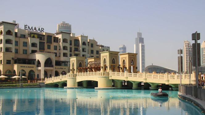 Ngoài việc ngắm nghía thỏa thuê hàng hóa, nơi đây còn có nhiều thứ để bạn tiêu khiển và... tốn tiền