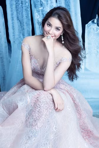 Phạm Hương sẽ có nhiều hoạt động thiện nguyện ý nghĩa cũng như tham gia nhiều hoạt động giao lưu cùng cộng đồng fan hâm mộ. 