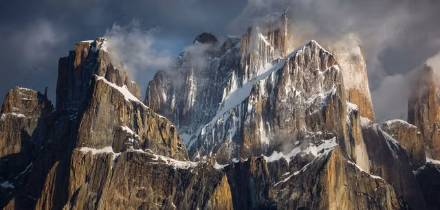 Ngọn núi này là Trango ở Pakistan.