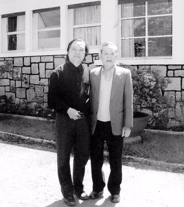 Ông Nguyễn Đức Hòa (phải) - Ảnh tư liệu Ông Nguyễn Đức Hòa (phải) - Ảnh tư liệu