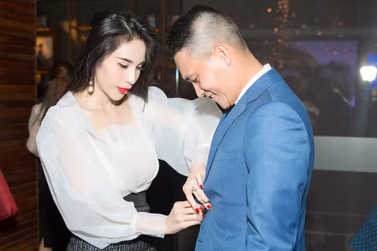 Thủy Tiên và Công Vinh tình tứ trong sự kiện 