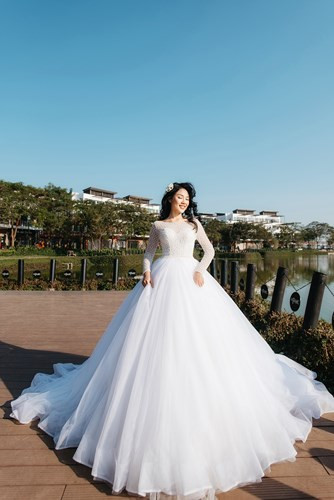 Năm 2013, cô vượt qua 20 thí sinh khác để trở thành Miss Xây dựng. 