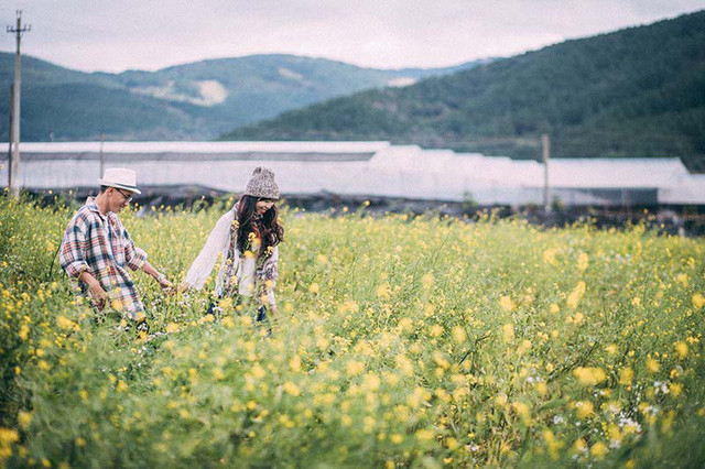 Thanh Cảnh luôn thể hiện tình yêu bằng hành động. Theo lời kể của Kim Ngân thì trong một lần cô bị cảm nắng, vừa mới than thở với anh xong một lúc sau đã thấy anh chàng đến cùng một hũ nước cam do chính tay anh chuẩn bị. Tình yêu cứ đơn giản như thế thôi!