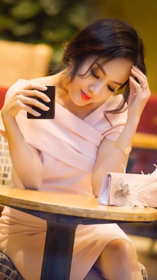 Nữ BTV với khuôn mặt 'không góc chết'