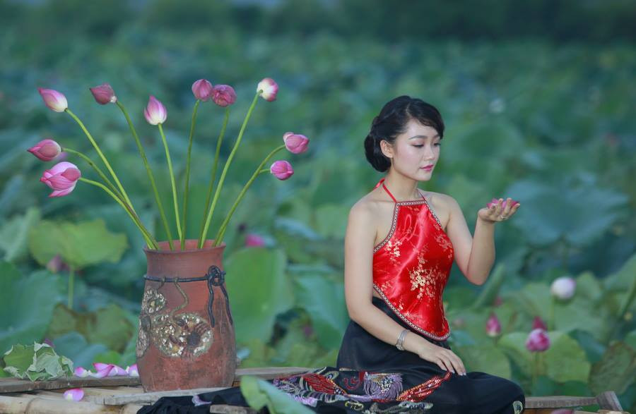 Bức ảnh lưu lại nét xuân thì của BTV luôn phải nghiêm, có khi phải làm mình già đi mỗi khi dẫn bản tin thời sự. Bức ảnh lưu lại nét xuân thì của BTV luôn phải nghiêm, có khi phải làm mình già đi mỗi khi dẫn bản tin thời sự.