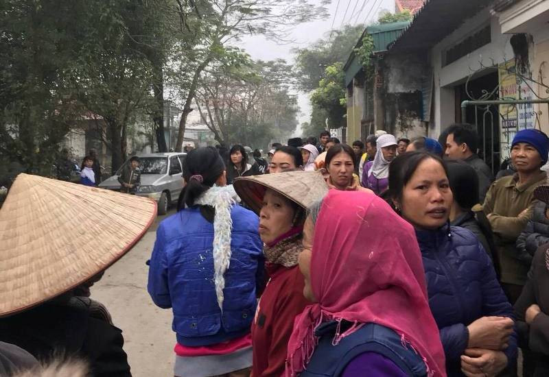 Người dân thôn 8 bàng hoàng trước vụ việc Người dân thôn 8 bàng hoàng trước vụ việc