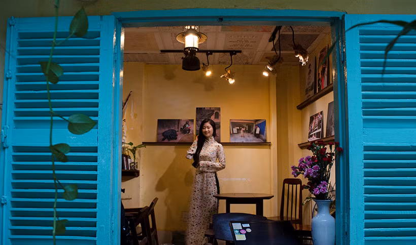 Akari cũng rất thích mặc áo dài Việt Nam.