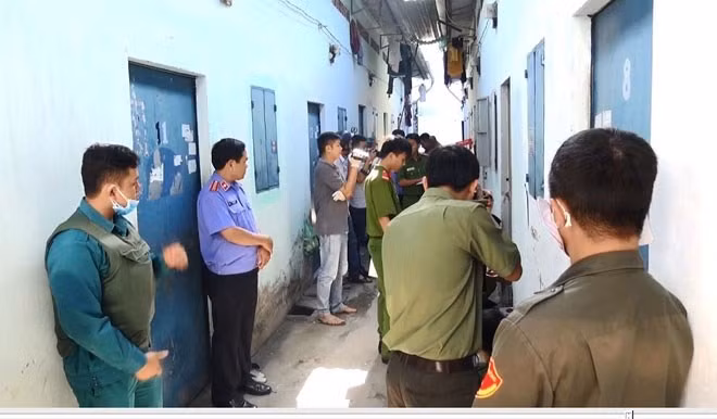  Công an khám nghiệm khu vực nhà trọ