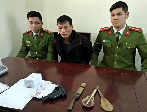Vi Xông Xá được dẫn giải về Công an huyện Thanh Chương.