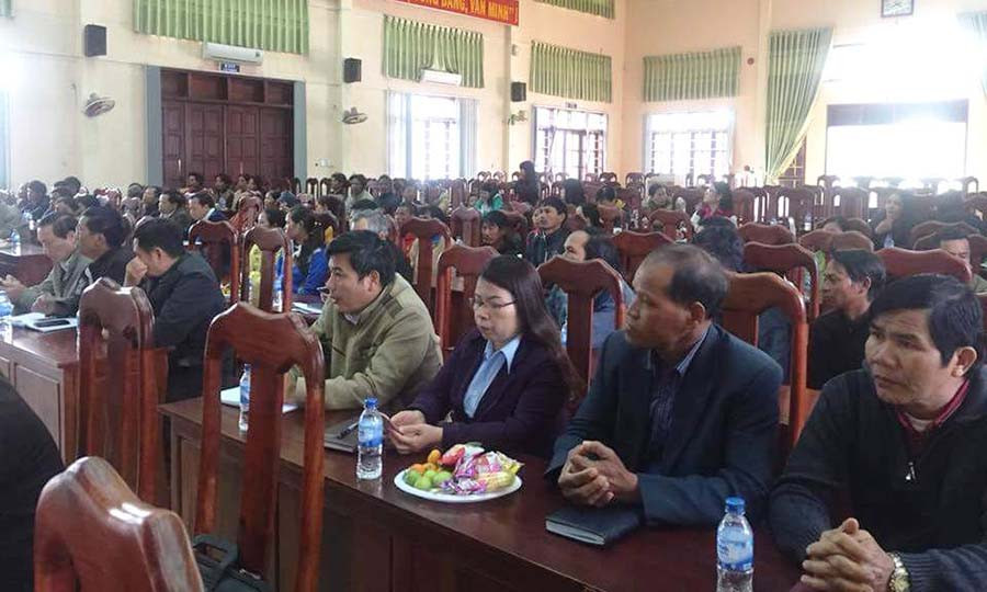  Hộ nghèo tham gia đối thoại chính sách giảm nghèo. Ảnh: Hà Tây