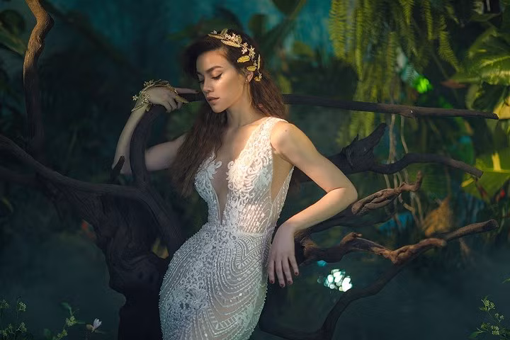 Nữ ca sĩ thường chọn các trang phục của NTK để tham gia các sự kiện quan trọng. 