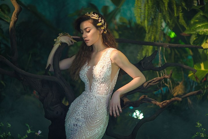 Nữ ca sĩ thường chọn các trang phục của NTK để tham gia các sự kiện quan trọng. 