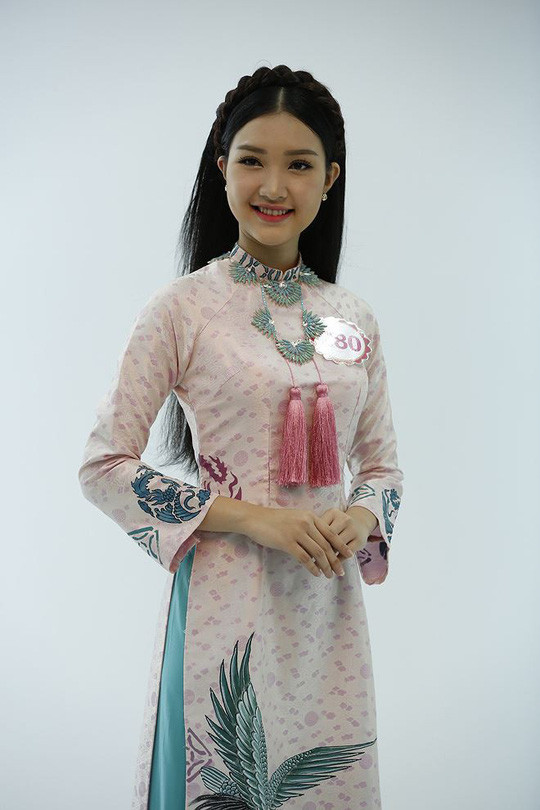 Khi cô thi Hoa hậu Việt Nam 2017.