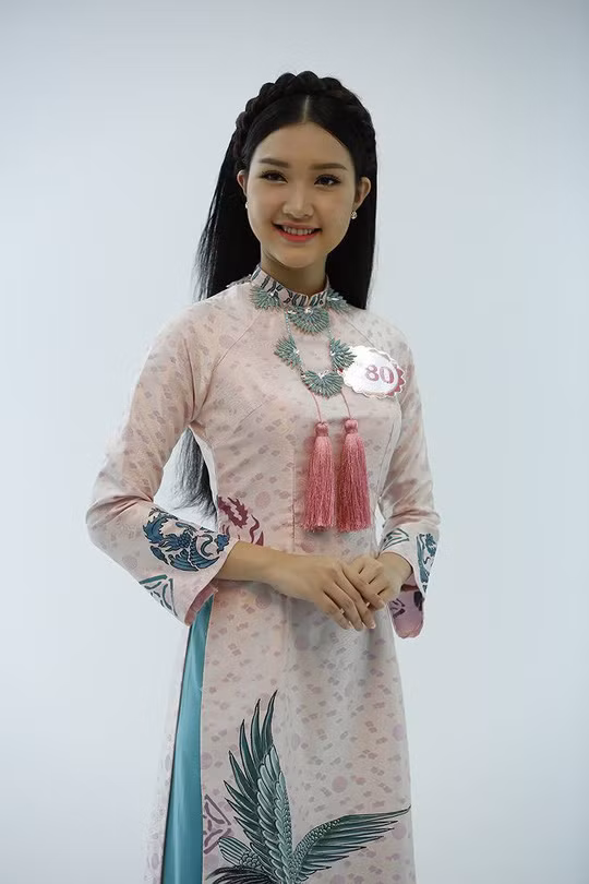 Khi cô thi Hoa hậu Việt Nam 2017.