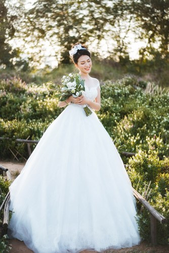  Cô sở hữu nụ cười rạng ngời và sự nhẹ nhàng trong cách nói chuyện, đi đứng, giao tiếp.