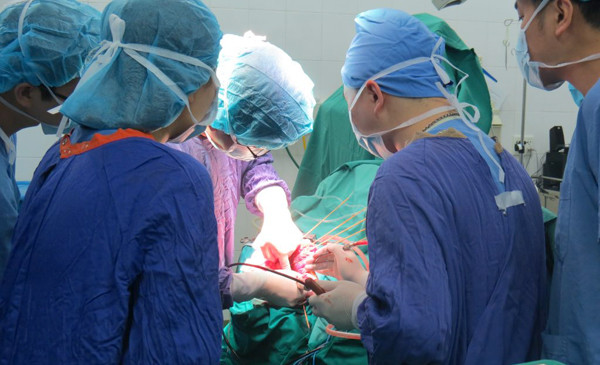 Trình diễn ca mổ u não nền sọ