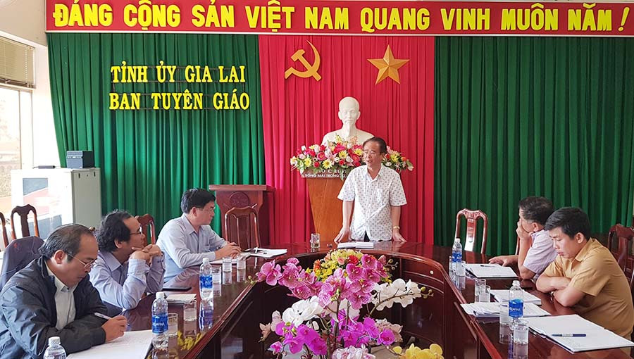Đồng chí Lê Phan Lương-Ủy viên Ban Thường vụ, Trưởng ban Tuyên giáo Tỉnh ủy phát biểu tại cuộc họp. Ảnh: Khánh Băng Đồng chí Lê Phan Lương-Ủy viên Ban Thường vụ, Trưởng ban Tuyên giáo Tỉnh ủy phát biểu tại cuộc họp. Ảnh: Khánh Băng