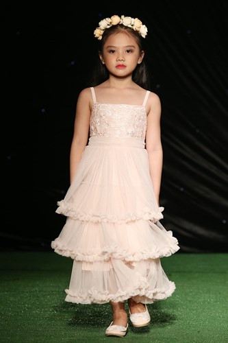 Sự kiện Junior Fashion Runway diễn ra ngày 17-12 đã nhận được sự quan tâm của đông đảo giới mộ điệu thời trang. Sự kiện đã quy tụ 150 người mẫu nhí tham gia trình diễn cho các nhãn hàng thời trang nổi tiếng.