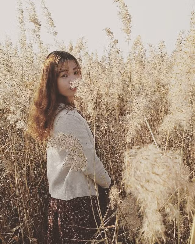  Cánh đồng lau là bối cảnh chụp ảnh phù hợp cho mọi phong cách. (Ảnh: huongpe_rose)