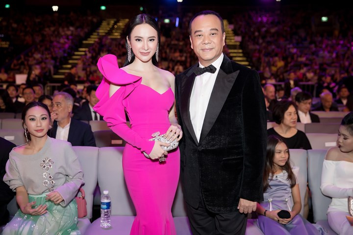 Tại sự kiện, Angela Phương Trinh có dịp hội ngộ diễn viên TVB đình đám Âu Dương Chấn Hoa.