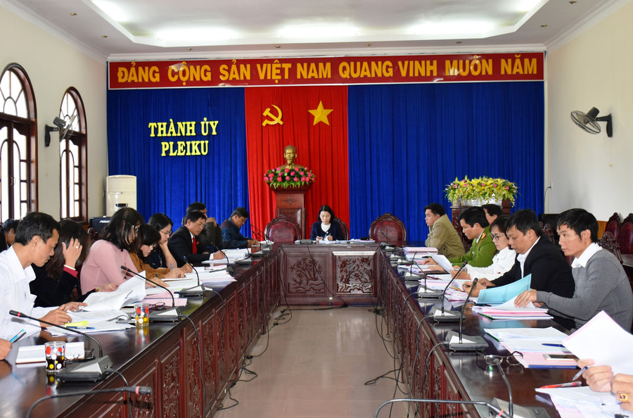 Kỳ họp chia làm 3 tổ để thảo luận. Ảnh: Trần Dung