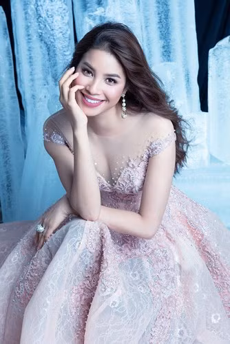 Phạm Hương cũng bật mí, sau hàng loạt bận rộn cho hai dự án trên, cô sẽ có nhiều hoạt động đã được ấp ủ và lên kế hoạch.