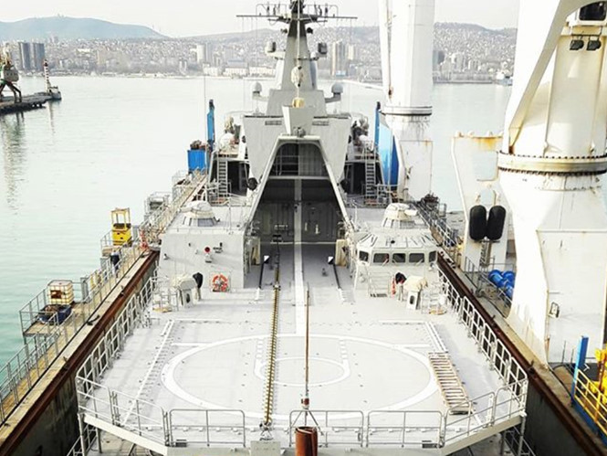 Chiến hạm Gepard 3.9 thứ tư của Việt Nam trên khoang tàu vận tải Rolldock Star tại Novorossiysk, Nga ngày 3-12