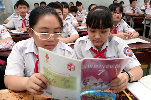 Miễn học phí đến cấp THCS sẽ giúp hạn chế tình trạng học sinh bỏ học vì hoàn cảnh khó khăn.