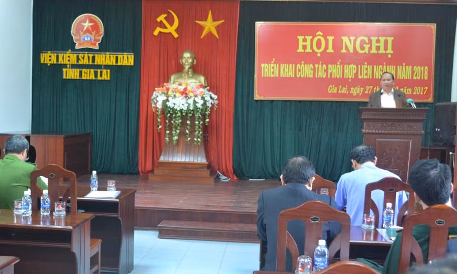  Đồng chí Rah Lan Chung-Ủy viên Ban Thường vụ Tỉnh ủy, Trưởng ban Nội chính Tỉnh ủy phát biểu tại hội nghị. Ảnh: Hoàng Cư 