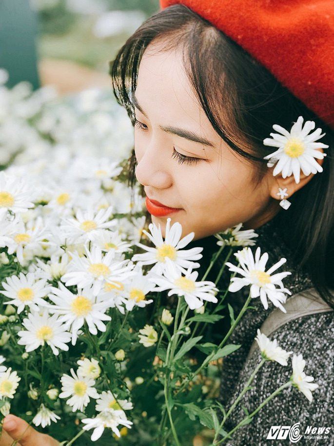 Nữ sinh xinh đẹp Hà My có tài MC. Nữ sinh xinh đẹp Hà My có tài MC.