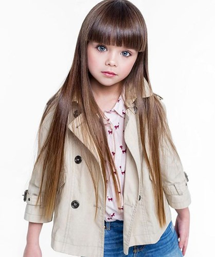 Knyazeva được cho là đã soán ngôi của người mẫu nhí Nga khác tên là Kristina Pimenova – bé gái nổi tiếng trên thế giới vào năm 2014 khi mới 9 tuổi và giành được một hợp đồng làm người mẫu cho 1 hãng ở Mỹ.